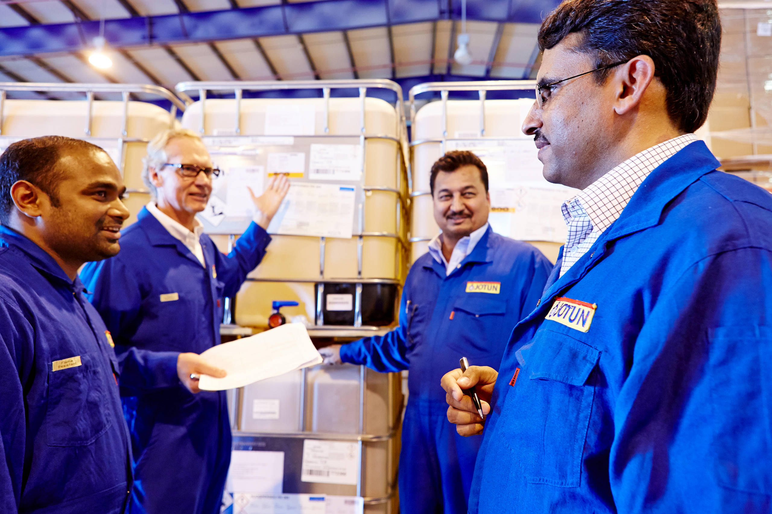 Four people attending a safety walk for "safe storage of goods" at Jotun. Here, safety walks are conducted regularly.